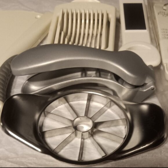 Pampered Chef Other - PAMPERED CHEF KITCHEN GADETS